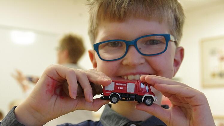 Der Nikolaus besuchte die Petra-Döring-Schule in Kronach. Foto: Marco Meißner