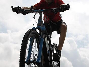 Den Mountainbikeverkehr mit dem Mountainbike-Konzept Bayerische Rh&ouml;n kanalisieren: Der Fokus soll mehr auf 33 Rundtouren mit einer Gesamtl&auml;nge von etwa 1200 Kilometern gelegt werden. Foto: Archiv/Ulrike M&uuml;ller