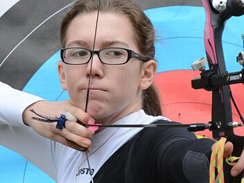 Elisa Tartler vom Schützenverein Thulba wurde bei der Sportlerehrung der Gemeinde ausgezeichnet. Mit ihrem Recurvebogen belegte sie bei der Bayerischen und auch bei der Deutschen Meisterschaft jeweils den ersten Platz.
