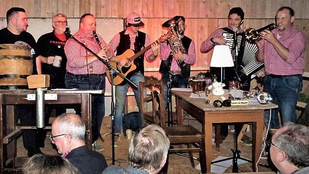 Die Protagonisten des Abends mit (von links) Nicolas Peter, Werner Rei&szlig;aus, J&uuml;rgen Friedrich, Kilian Pistor, Florian Steiert, Klaus Albrecht und Alexander Dippold. Fotos: Werner Rei&szlig;aus