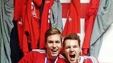 Die Nummer Eins im Kreis! Jannik Schorr und Julian Gleißner, zwei von den vielen Jungspunden im Team, wissen wie man posiert.