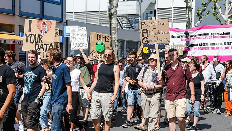 Demonstration gegen das geplante Polizeiaufgabengesetz am 12. Mai 2018 in Bamberg. Foto: Matthias Hoch