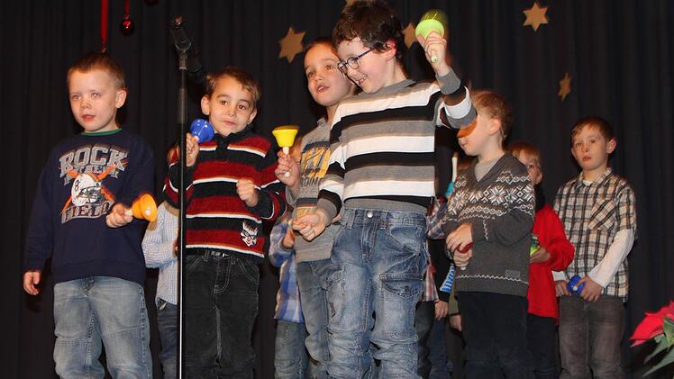 Zum Schmunzeln für die Senioren: Die Buben und Mädchen aus den Kindergärten trugen Gedichte vor. Foto: gg