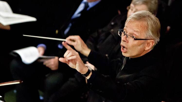 Peter Stenglein dirigiert Benjamin Brittens "War Requiem" in St. Moriz