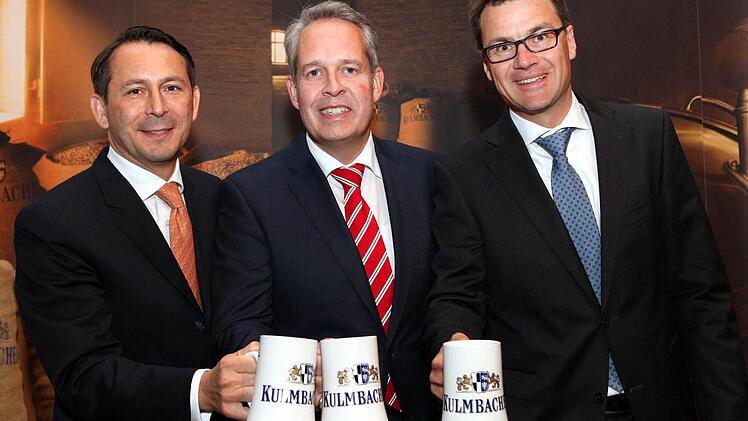 Anstoßen auf eine positive Entwicklung: die Vorstandsmitglieder der Kulmbacher-Gruppe (von links) Otto Zejmon, Markus Stodden und Jörg Lehmann. Foto: Kulmbacher Brauer