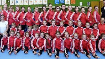 Beim Trainingslager in Hof feilten 36 Leistungsturnerinnen der TS Herzogenaurach vier Tage lang an ihrem Können  Foto: Peter Müller