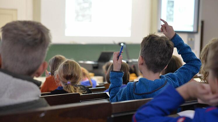 Am Samstag ging es an der Bamberger Kinder-Uni um die Frage, ob Bäume Tagebuch schreiben. Foto: Ronald Rinklef