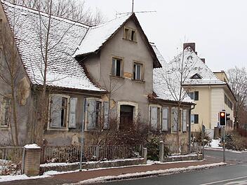 Dieses Haus in der Bamberger Straße in Höchstadt trägt nicht gerade zur Aufwertung des Stadtbildes bei. Foto: Andreas Dorsch