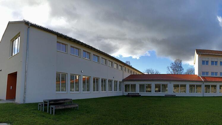 Wieder einmal Gesprächsthema in der Wildfleckener Bürgerversammlung: Die neue Sinntalschule im Ortskern. Foto: Sebastian Schmitt