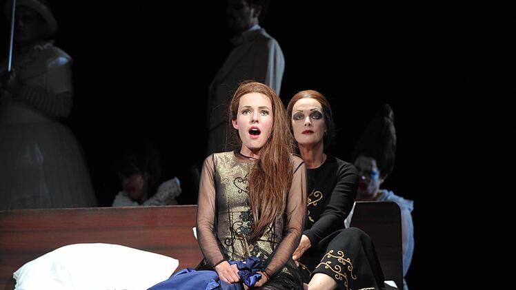 Szene aus der Neuinszenierung von "Dido and Aeneas" am Landestheater CoburgFoto: Andrea Kremper