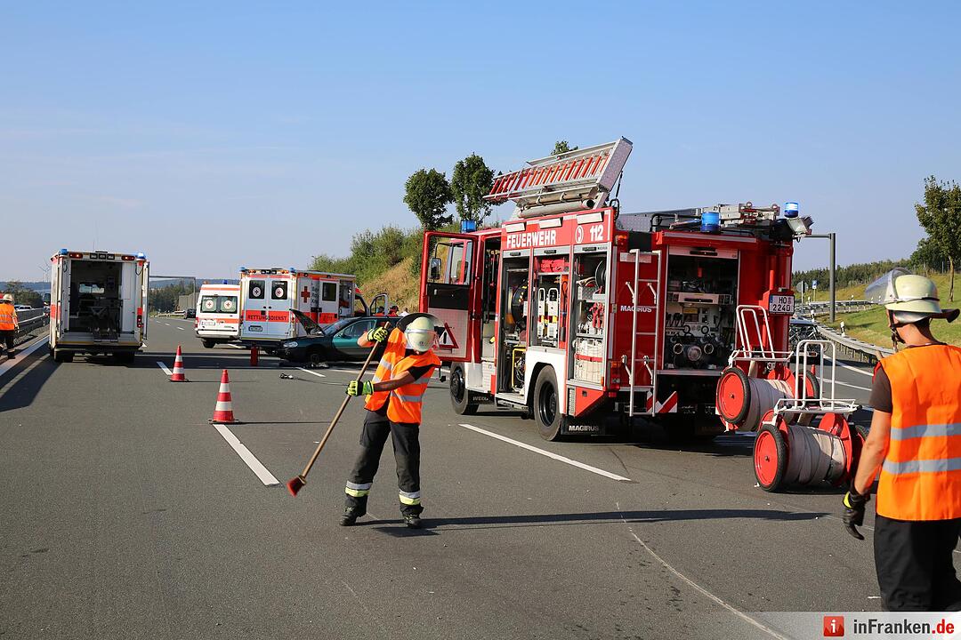 Drei Verletzte nach Unfall auf der A9 bei Leupoldsgruen