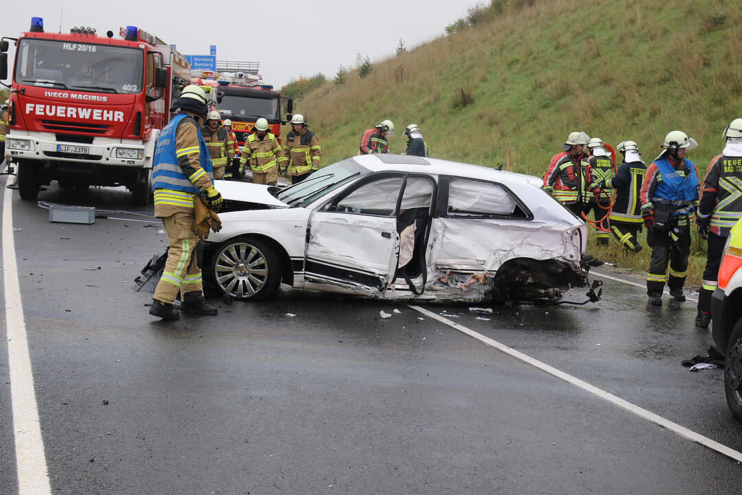 Zwei Schwerverletzte bei Verkehrsunfal an A73