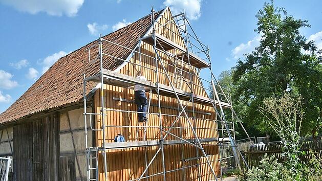 Die aus dem 18. Jahrhundert stammende Scheune aus Rappershausen wurde saniert und stabilisiert.  Foto: Hanns Friedrich