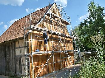 Die aus dem 18. Jahrhundert stammende Scheune aus Rappershausen wurde saniert und stabilisiert.  Foto: Hanns Friedrich