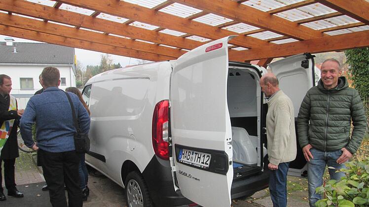 Der neue "Doblo" war speziell für die Tafelfahrer interessantes Objekt der Begutachtung,Foto: Winfried Ehling