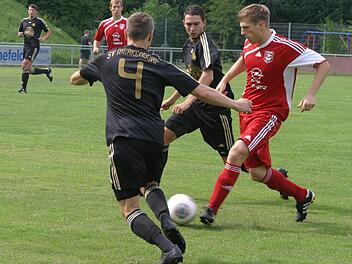 Christian Ammon (rechts) erzielte den Ausgleich für den TVE.