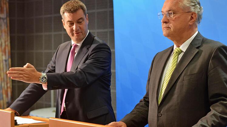 Finanzminister Söder und Innenminister Herrmann bei der Pressekonferenz Foto: Nikolas Pelke