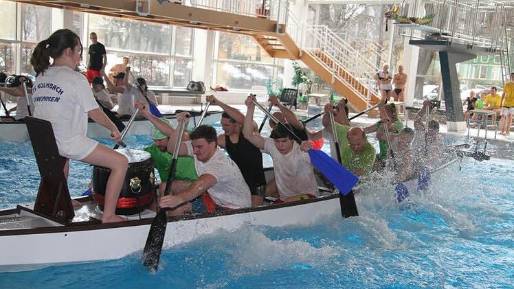 Die ATS Schwimmer haben auch schon im Freibad immer wieder mit Leistung überzeugt - und auch beim Drachenbootrennen im Freibad gaben die ATSler alles und kamen weiter Foto: Sonja Adam