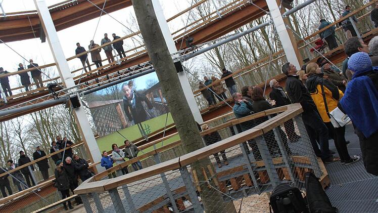 Die offizielle Eröffnung des Baumwipfelpfades bei Ebrach mit Multimedia-Show Foto: Anette Schreiber