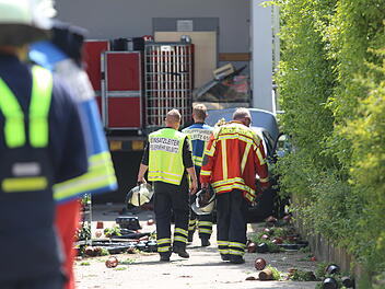 Selbitz: Frau rast mit Auto in Rewe-Blumenregal - Angestellte und Kundin kommen in Klinik