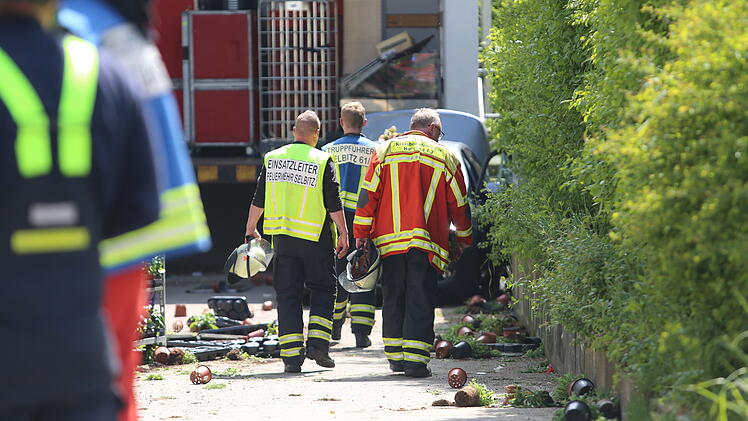 Selbitz: Frau rast mit Auto in Rewe-Blumenregal - Angestellte und Kundin kommen in Klinik