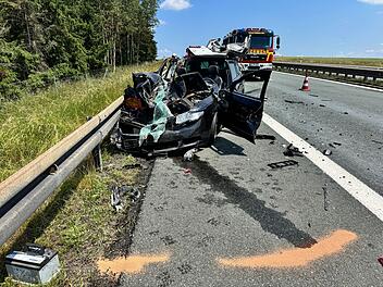 Tote bei schwerem Auffahrunfall auf A72 bei Hof