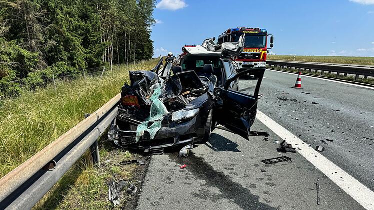 Tote bei schwerem Auffahrunfall auf A72 bei Hof
