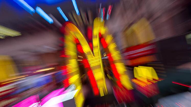 Auf Facebook versuchen Betrüger mit einem gefälschten  Gewinnspiel an die Daten der Fans von McDonald's  zu kommen. Foto: Sven Hoppe/dpa