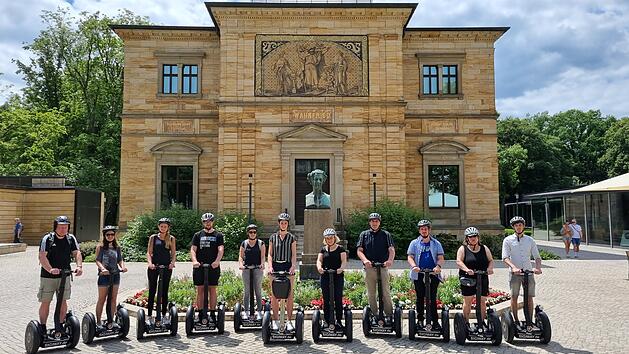 Mit dem Segway geht es vorbei an bedeutenden Sehensw&uuml;rdigkeiten der Stadt Bayreuth.