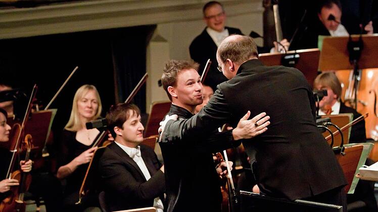 Amihai Grosz und Dirigent Roland Kluttig