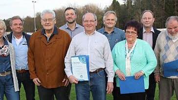 Im Bild von links Christiane Preißler, Klaus Schillig, Horst Eichhorn, Dritter Bürgermeister Jürgen Heymann, Herbert Kießling, Ulrich Engel, Renate Nemmert, Ulrich Kossack und Heinz Volk.  Foto: Michael Stelzner