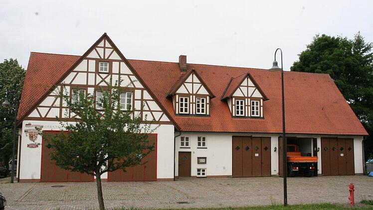 Das Igensdorfer Feuerwehrhaus wird derzeit schon umgebaut. Foto: fra-press