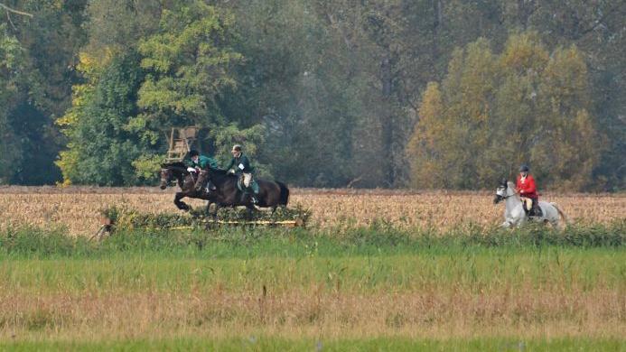Die Jagdreiter unterwegs. Hanns Friedrich