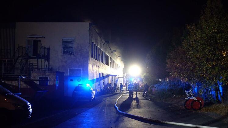 Bei einem Brand in Fürth sind Menschen verletzt worden. Foto: News5/Grundmann