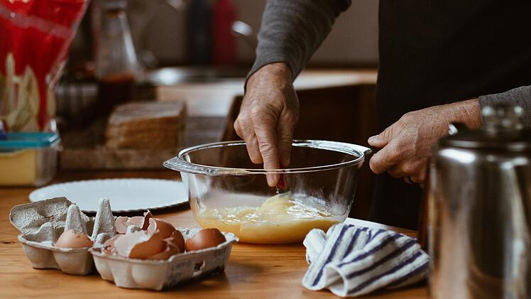 Poke Cake ist ein saftiges Trendgebäck aus den USA.