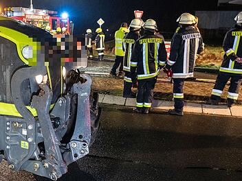 Schwerer Unfall bei Hallerndorf: Crash zwischen Traktor und Auto