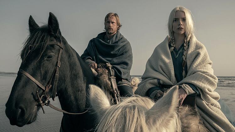 Amleth (Alexander Skarsg&aring;rd) und die Sklavin Olga vom Birkenwald (Anya Taylor-Joy) werden ein Paar.