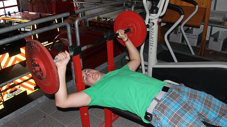 Körper und Geist können Feuerwehrleute für unterschiedliche Belastungen im Fitnessraum wappnen. Das machte Irma Sell beim der Arbeitstagung der Feuerwehrkommandanten deutlich. Fotos: Gerd Schaar