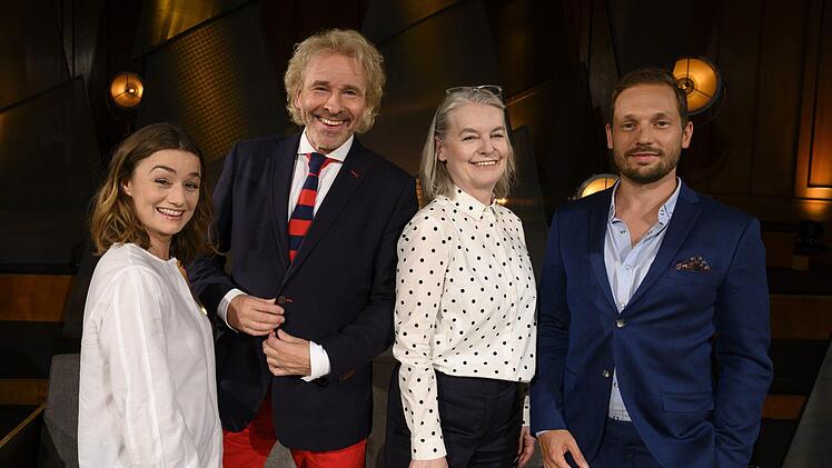 Johanna Adorian, Thomas Gottschalk, Marlene Streeruwitz und Friedemann Karig während der Sendung "Gottschalk liest?". Foto: Fabian Stoffers