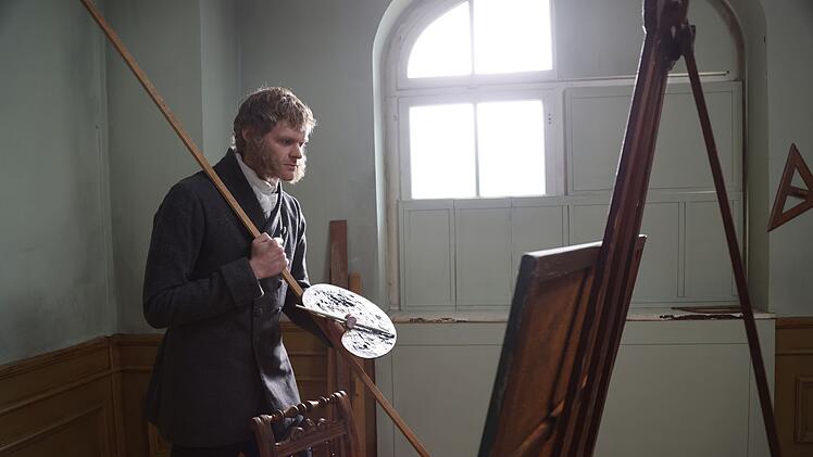 Valentin Ziebritzki spielt den berühmten Maler Caspar David Friedrich.