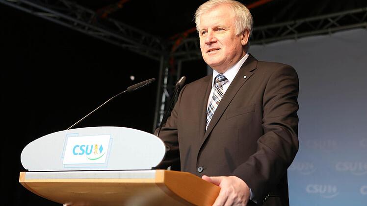 Horst Seehofer am Freitag bei seinem Besuch in Tetzendorf im Steigerwald . Foto: Barbara Herbst