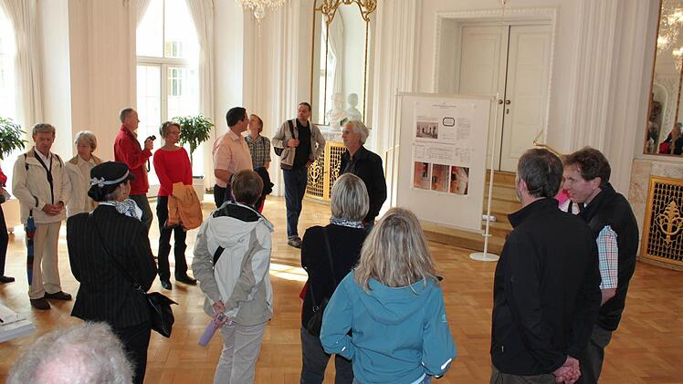 Viel Neues brachte Gästen und Einhemischen am Tag des offenen Denkmals die Führung im Weißen Saal. Fotos: Thomas Mäuser