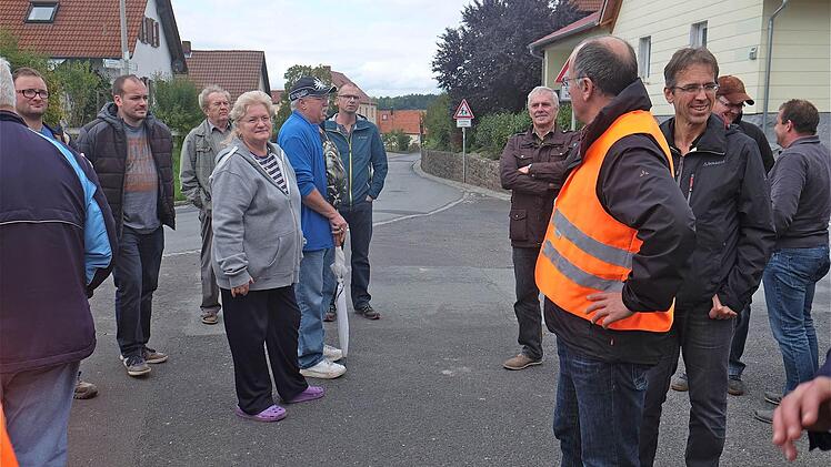 Ortsbegehung in Schwärzelbach. Foto: Gerd Schaar