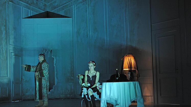 Szene aus dem "Rosenkavalier" am Landestheater Coburg.Foto: Andrea Kremper