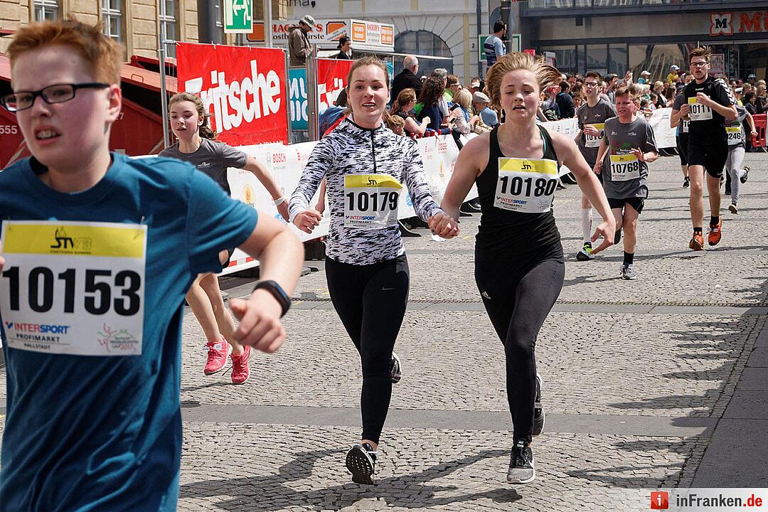 Weltkulturerbelauf 2017 in Bamberg: Der Zieleinlauf am Maxplatz