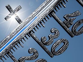 In den USA hat sich ein grausames Familiendrama abgespielt: zur Strafe hat eine Mutter ihre beiden Kleinkinder ins Auto gesperrt - bei 33 Grad . Symbolfoto: Patrick Seeger/ dpa.