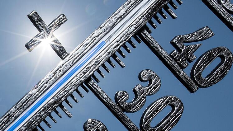 In den USA hat sich ein grausames Familiendrama abgespielt: zur Strafe hat eine Mutter ihre beiden Kleinkinder ins Auto gesperrt - bei 33 Grad . Symbolfoto: Patrick Seeger/ dpa.