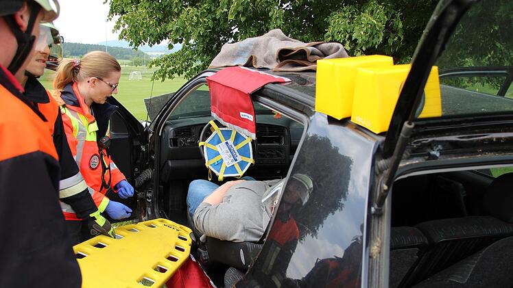 Nachdem ein Airbag-Sicherungs-System am Lenkrad angebracht worden ist...