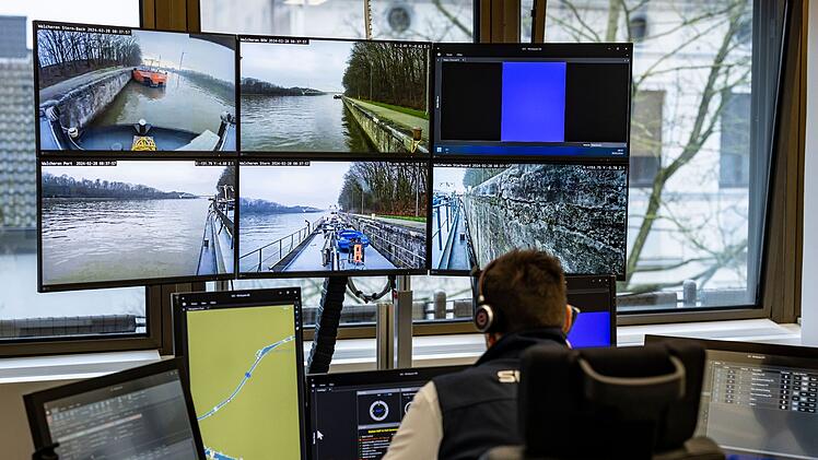 Leitzentrale f&uuml;r ferngesteuerte Binnenschiffe