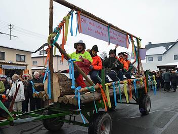 Die Welitscher Holzwürmer von der Volkstanzgruppe schaffen alle Stämme.  Foto: K.-H. Hofmann